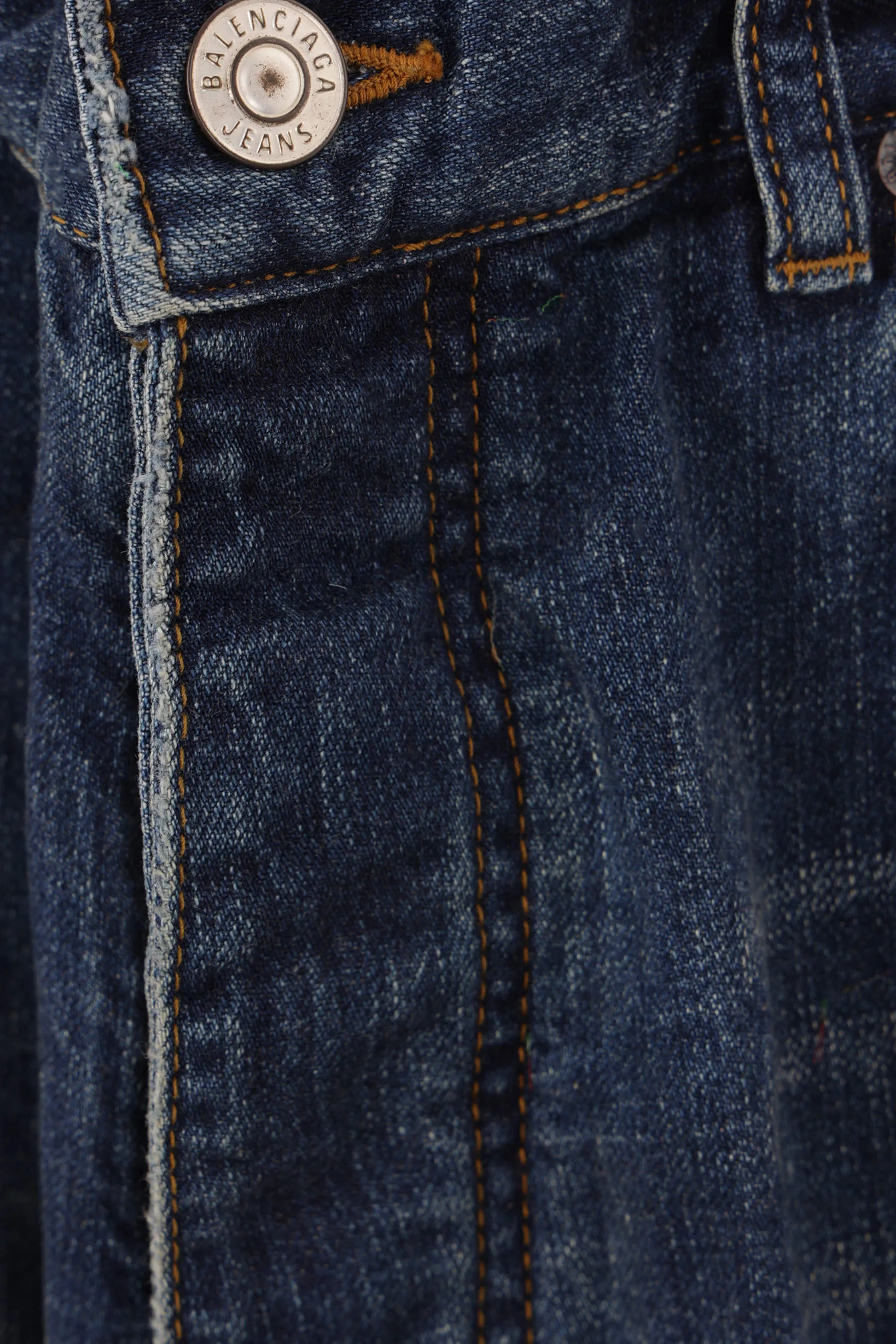 baggy jeans in denim