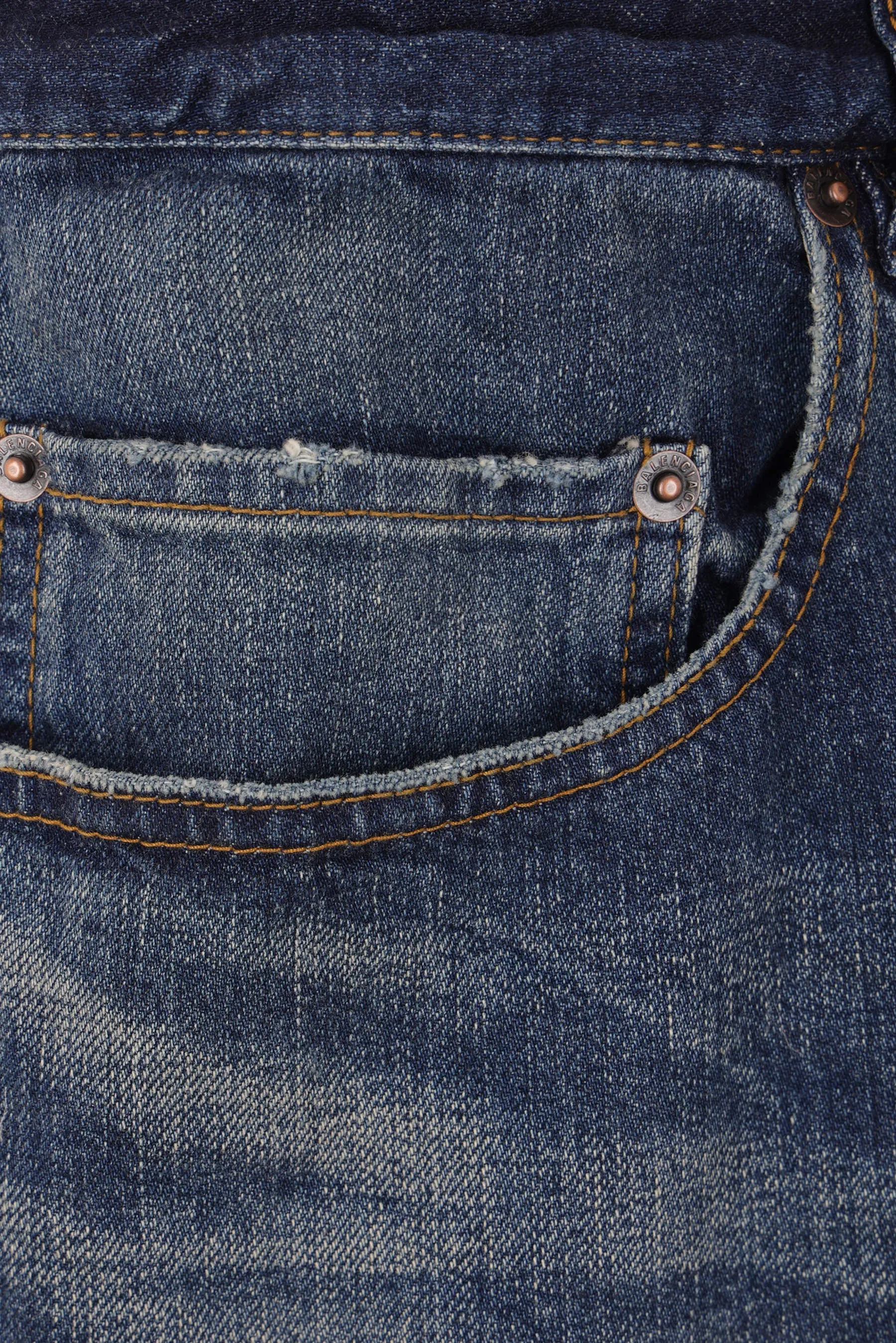 baggy jeans in denim