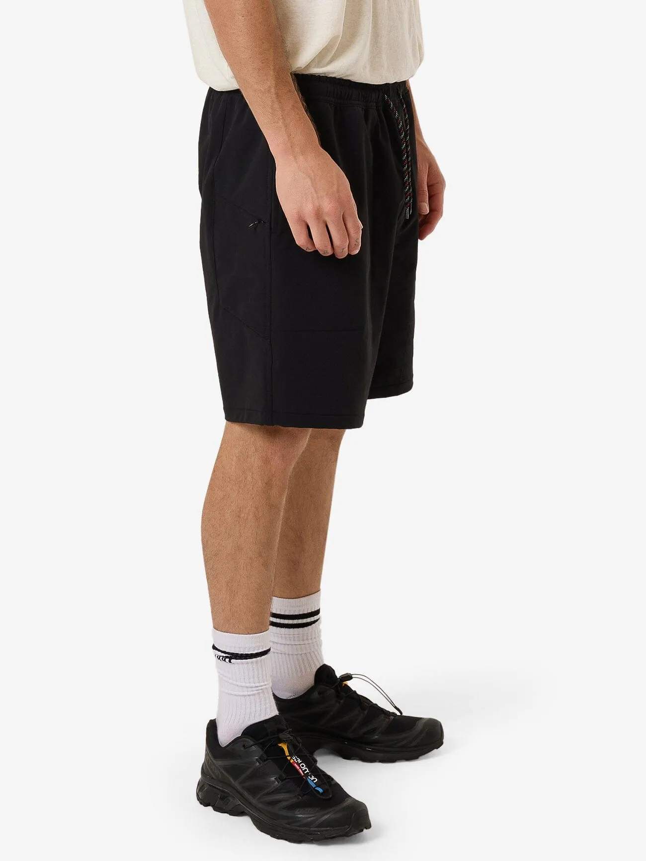 Beyond The Hills Short - Black