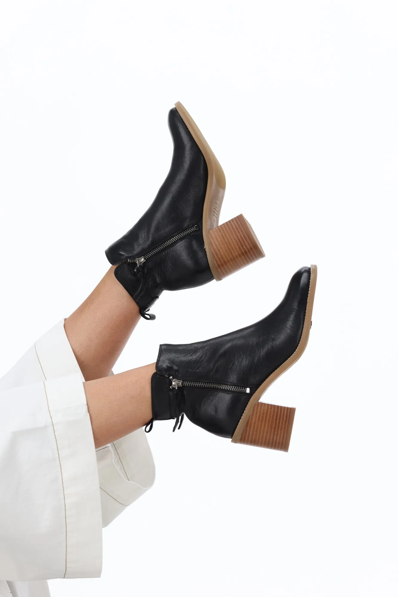 EOS Charity Boot Black