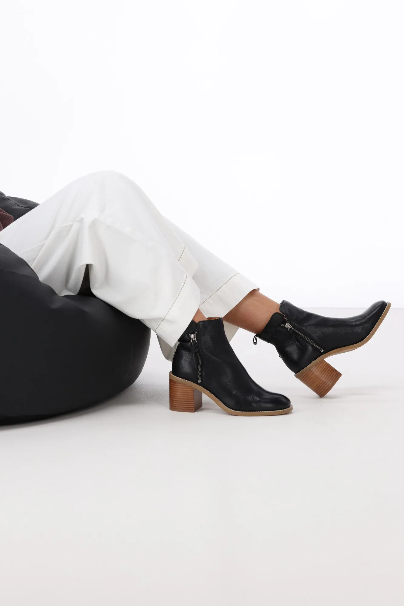 EOS Charity Boot Black
