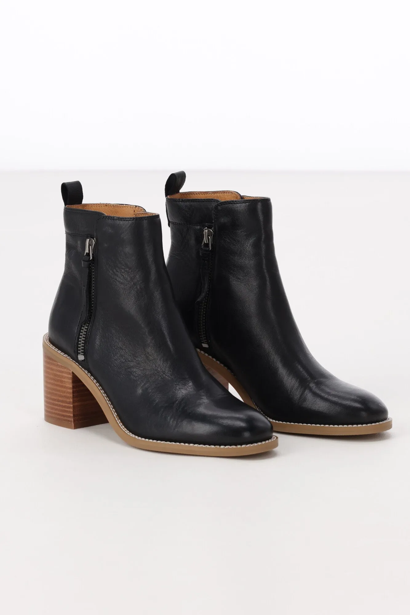 EOS Charity Boot Black