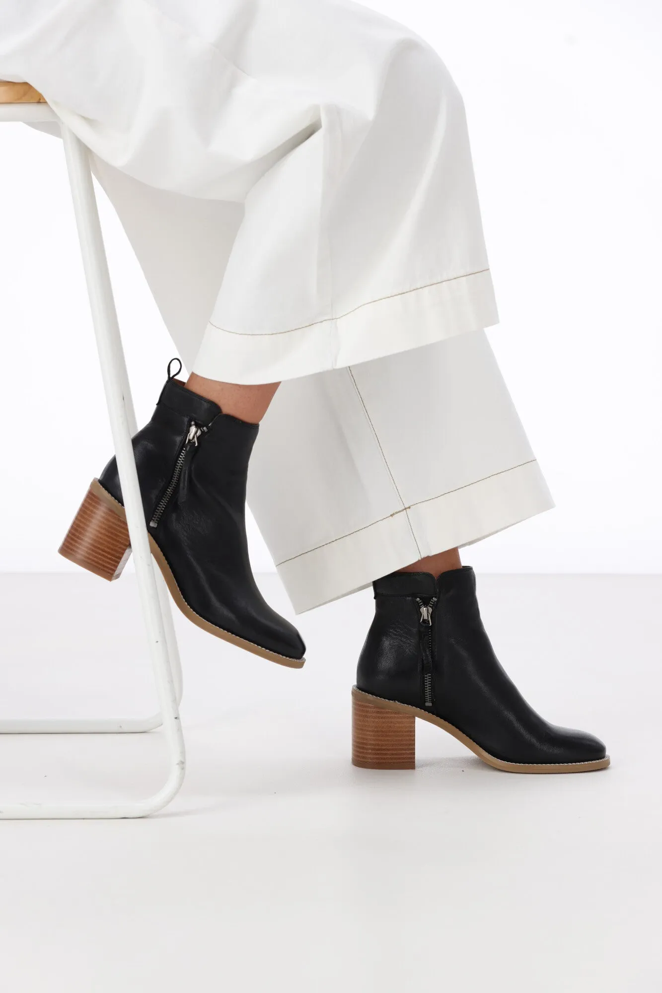 EOS Charity Boot Black