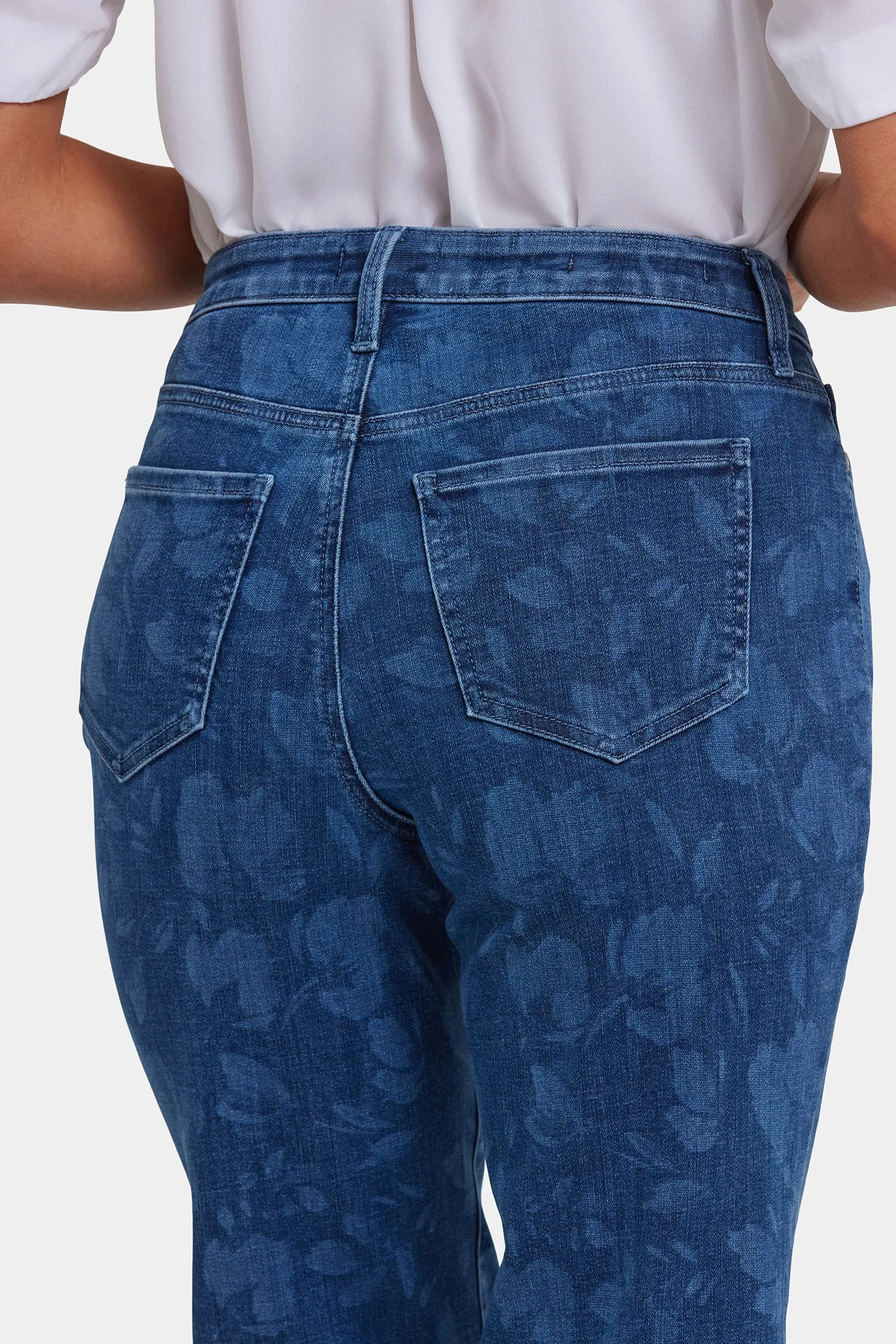 Joni Relaxed Capri Jeans In Petite - Indigo Bella