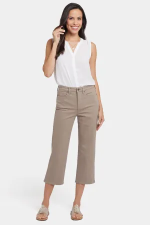 Joni Relaxed Capri Jeans - Saddlewood