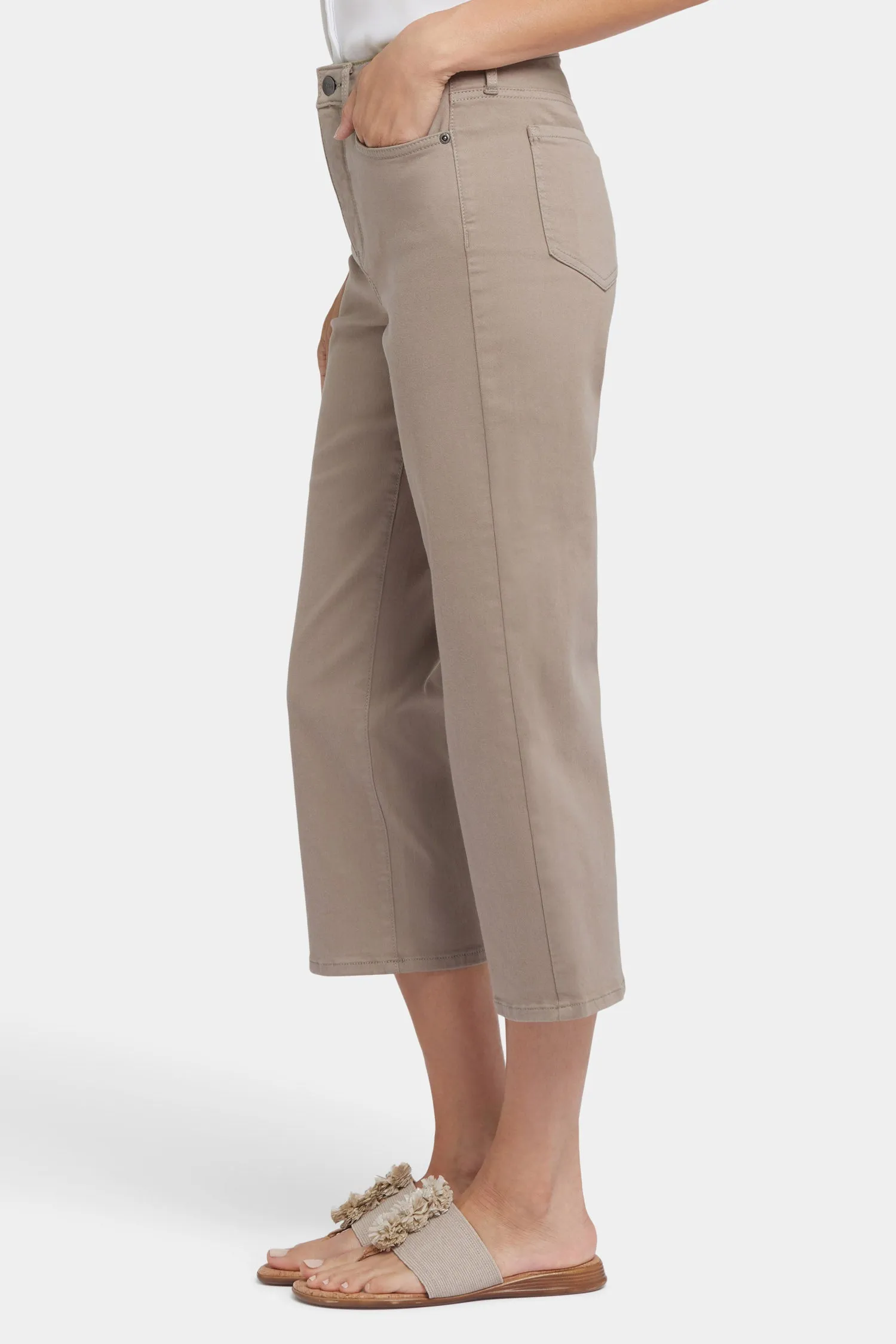 Joni Relaxed Capri Jeans - Saddlewood