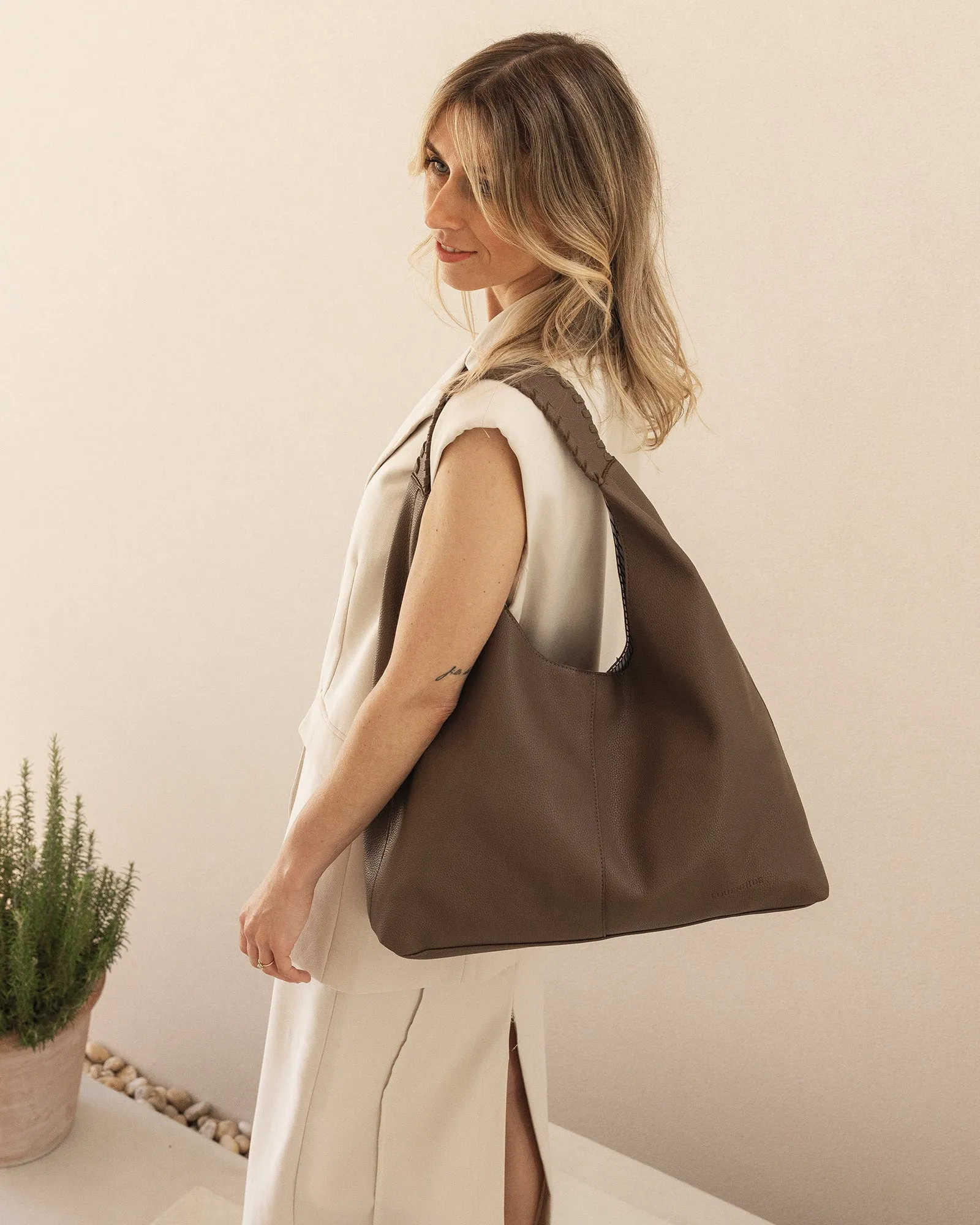 Louenhide Avery Shoulder Bag Mocha