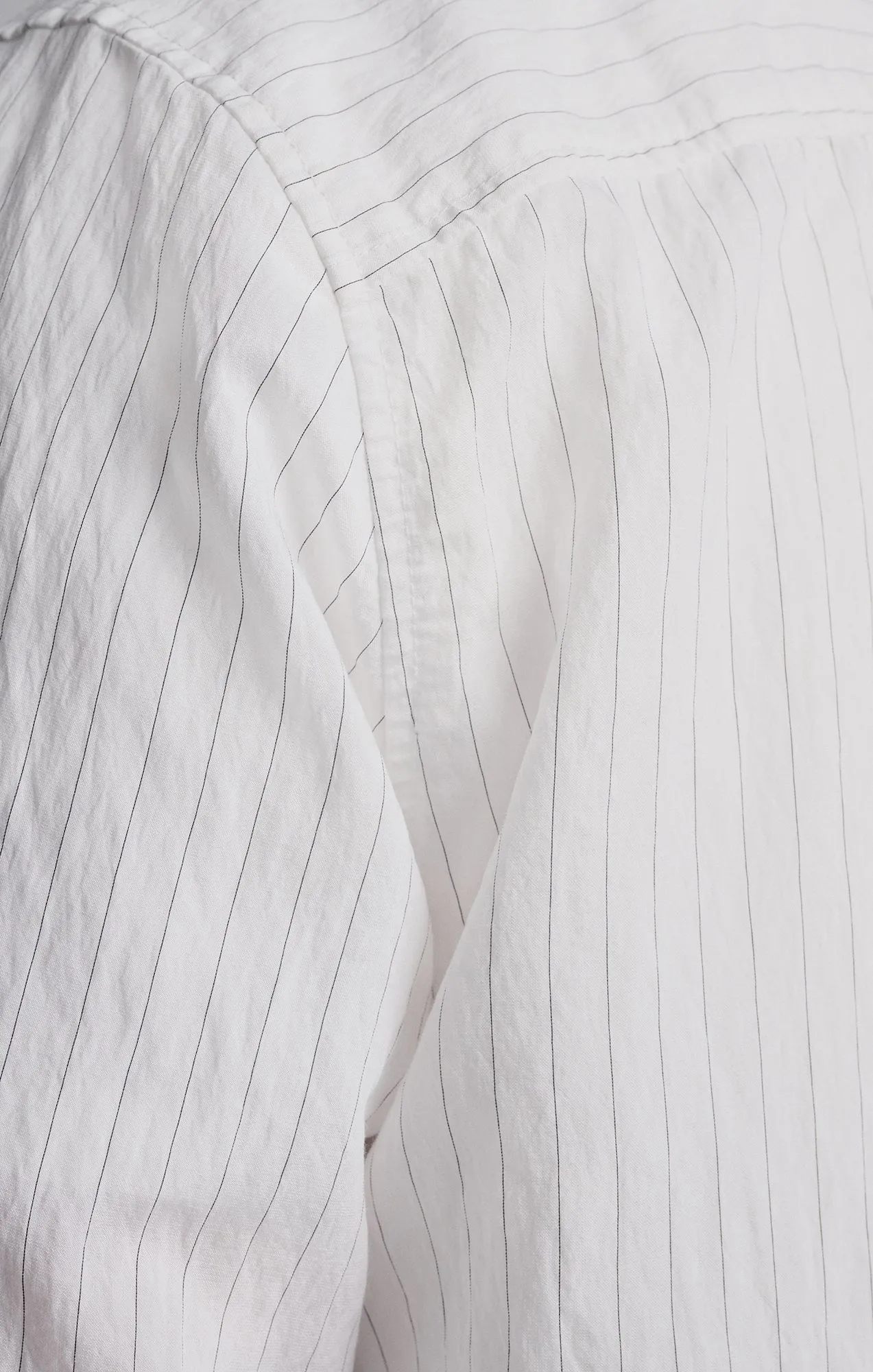 STRIPED LONG SLEEVE BUTTON-UP SHIRT IN BLACK