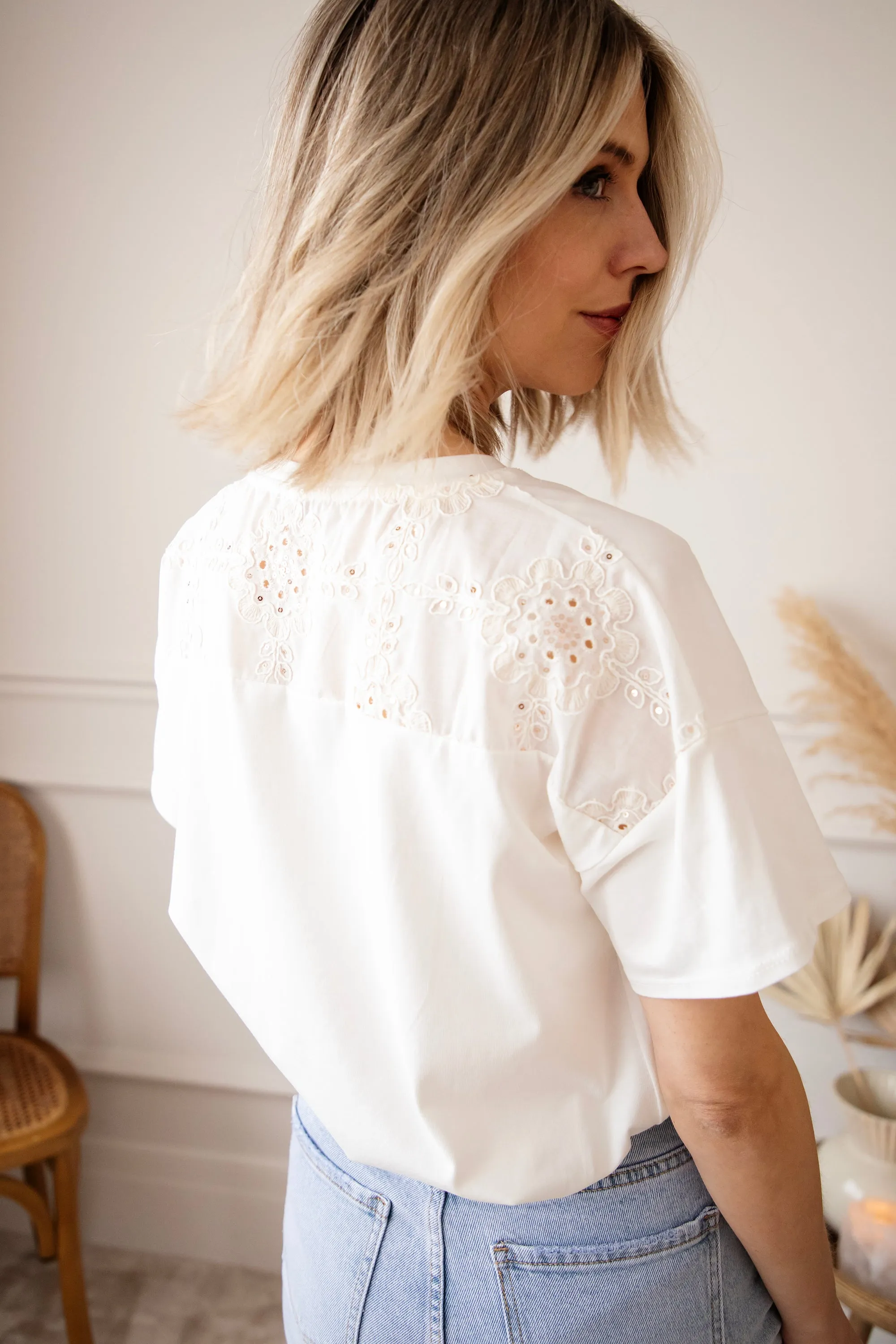 Touch Of Fleur White - T-Shirt